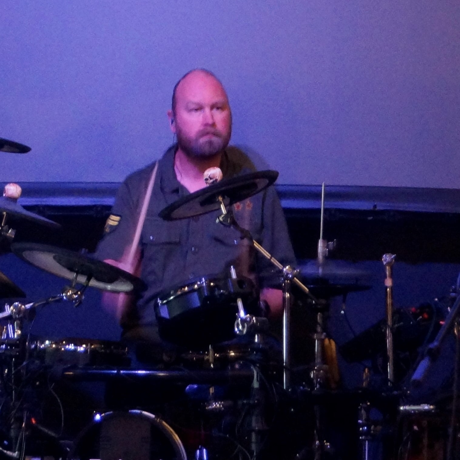 Sven, drummer van Antwerpse rockband Cabooter